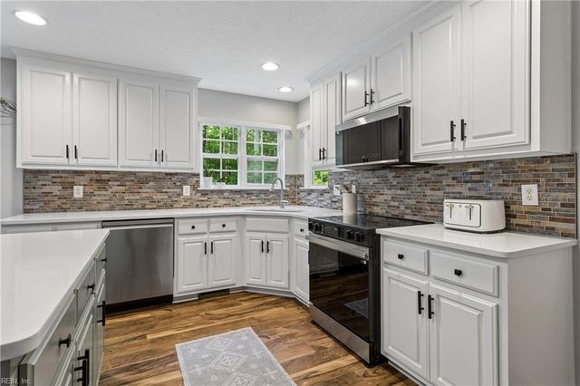 1107 Dare RD, Yorktown, VA 23692