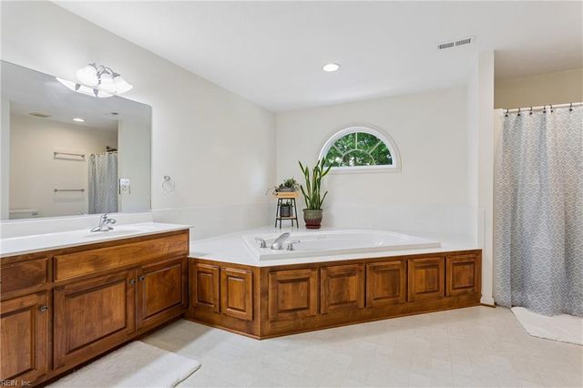 1107 Dare RD, Yorktown, VA 23692