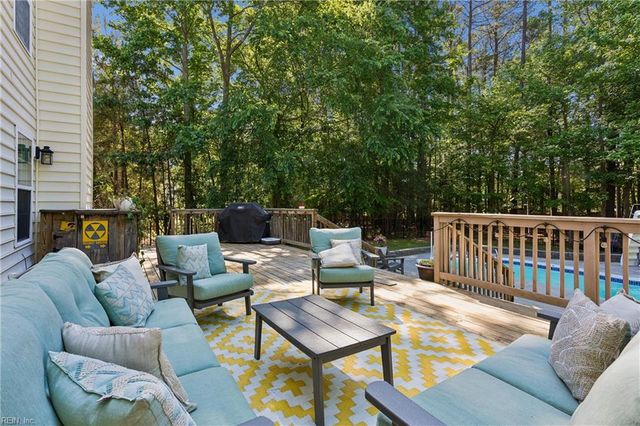 1107 Dare RD, Yorktown, VA 23692