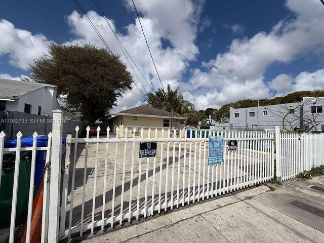 2722 NW 22nd Ct 2, Miami, FL 33142