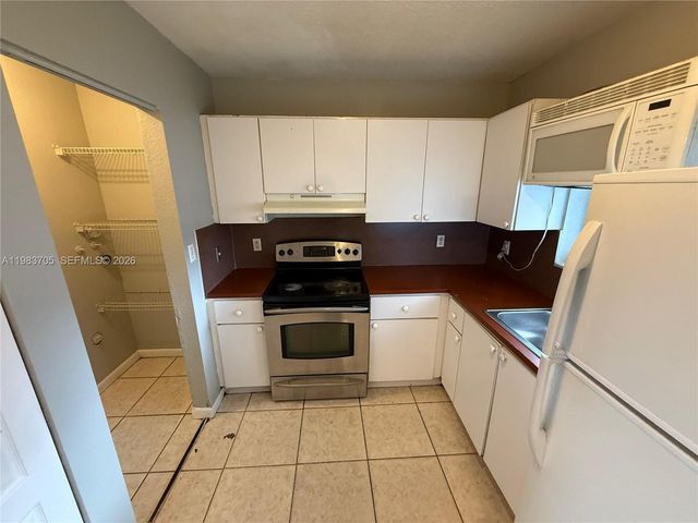 2722 NW 22nd Ct 2, Miami, FL 33142