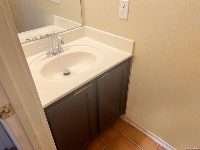 3247 WREN BROOK DR, New Braunfels, TX 78130
