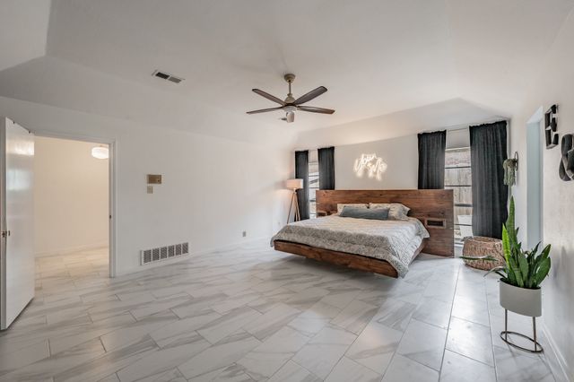 2211 Midhurst Drive, Arlington, TX 76013