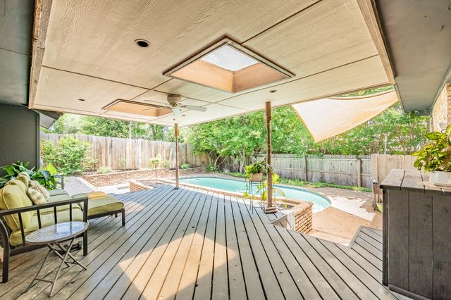 2211 Midhurst Drive, Arlington, TX 76013