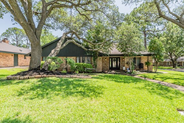 2211 Midhurst Drive, Arlington, TX 76013