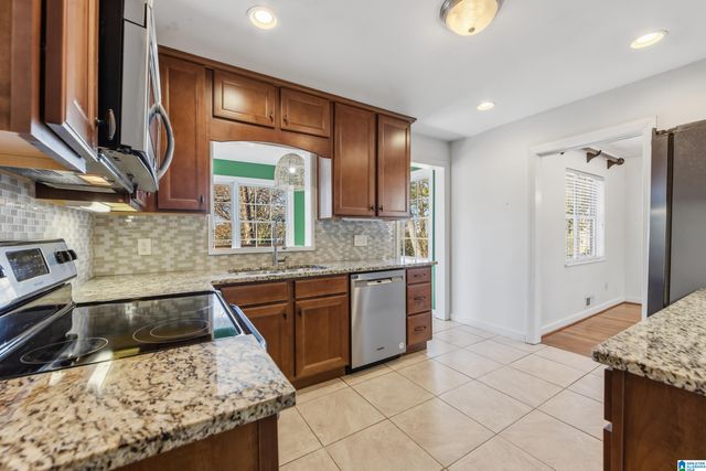 5956 CRESTWOOD CIRCLE, Birmingham, AL 35212