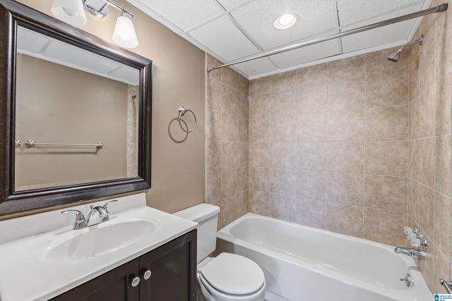 5956 CRESTWOOD CIRCLE, Birmingham, AL 35212