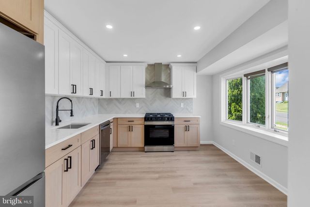 16 FALMOUTH RD, Hamilton, NJ 08620