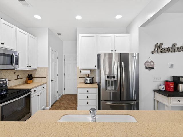 2548 Jordan Ridge Dr, Nashville, TN 37218