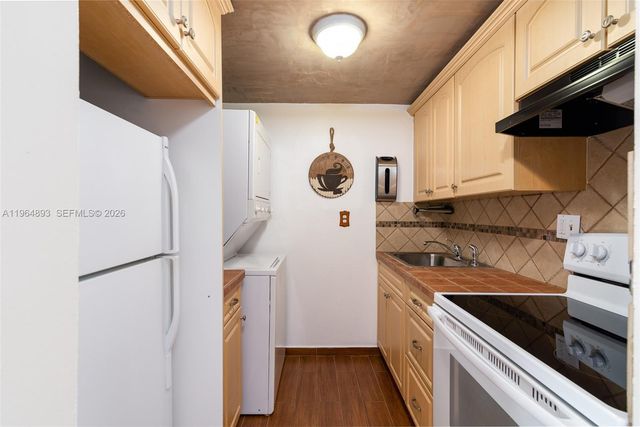 1933 SW 7th St 403, Miami, FL 33135