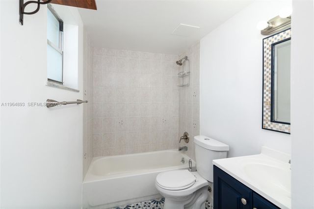 1933 SW 7th St 403, Miami, FL 33135