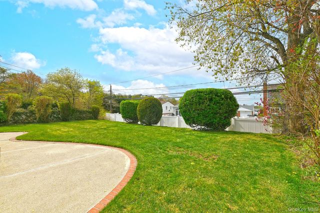 62 Beaumont Drive, Plainview, NY 11803