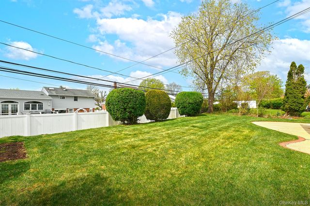 62 Beaumont Drive, Plainview, NY 11803