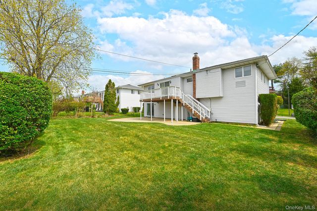 62 Beaumont Drive, Plainview, NY 11803