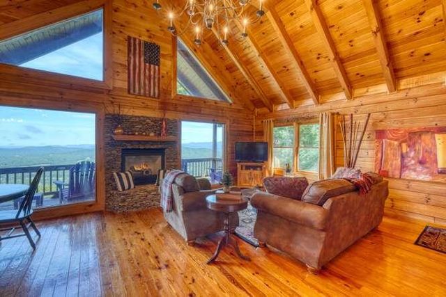 81 Grant Drive, Brasstown, NC 28902