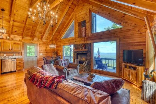 81 Grant Drive, Brasstown, NC 28902