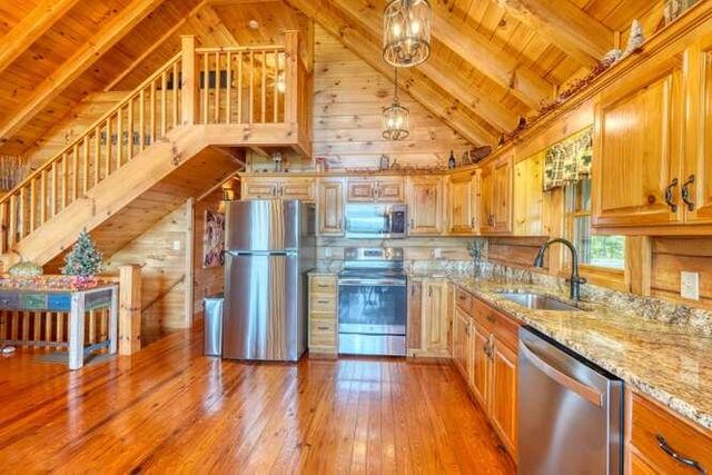 81 Grant Drive, Brasstown, NC 28902