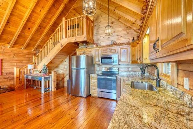 81 Grant Drive, Brasstown, NC 28902
