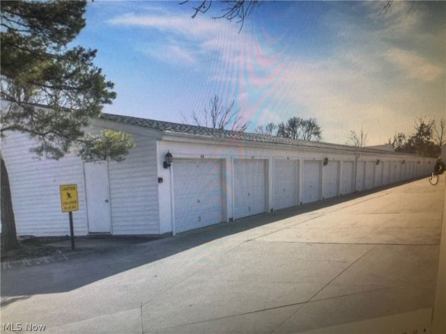 26187 Raintree Boulevard C5, Olmsted Falls, OH 44138