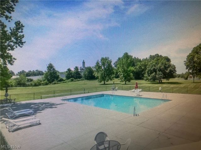 26187 Raintree Boulevard C5, Olmsted Falls, OH 44138