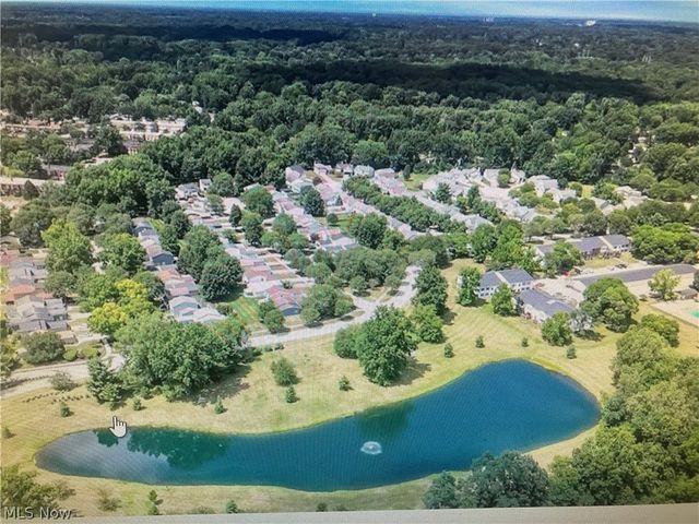 26187 Raintree Boulevard C5, Olmsted Falls, OH 44138