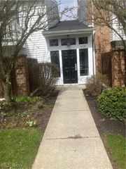 26187 Raintree Boulevard C5, Olmsted Falls, OH 44138