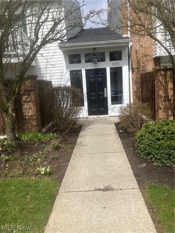 26187 Raintree Boulevard C5, Olmsted Falls, OH 44138
