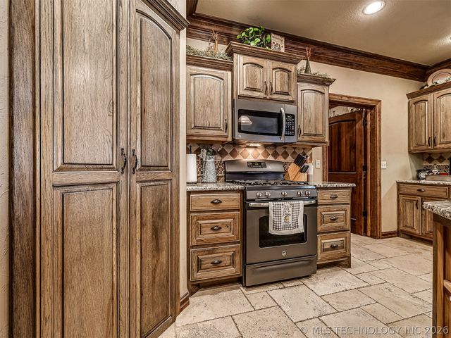 40800 N 3988 Road, Collinsville, OK 74021