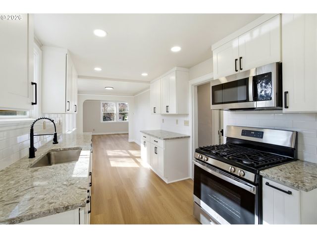 2542 Se 18TH Ave, Portland, OR 97202