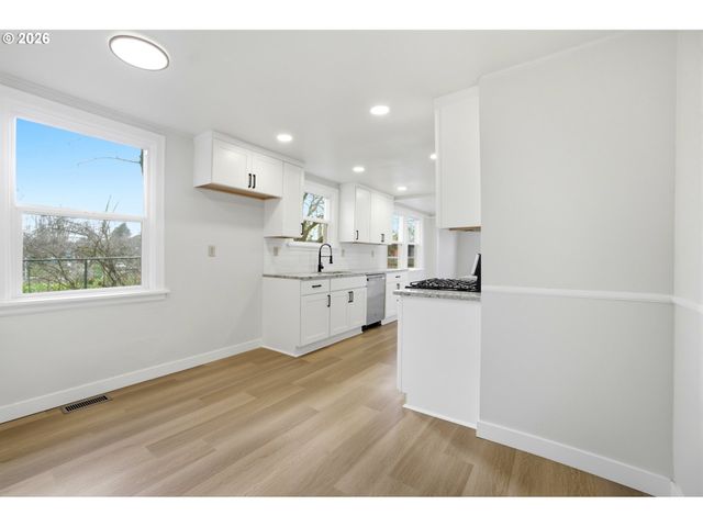 2542 Se 18TH Ave, Portland, OR 97202