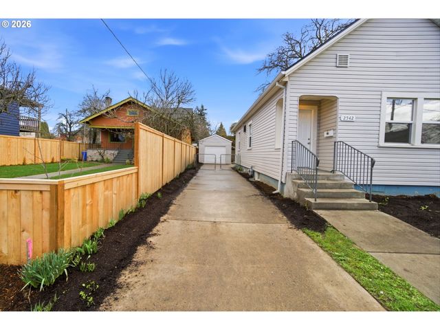 2542 Se 18TH Ave, Portland, OR 97202