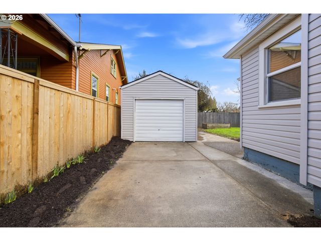 2542 Se 18TH Ave, Portland, OR 97202