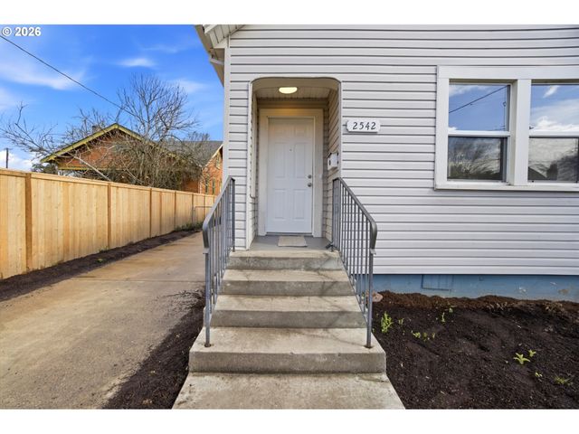 2542 Se 18TH Ave, Portland, OR 97202