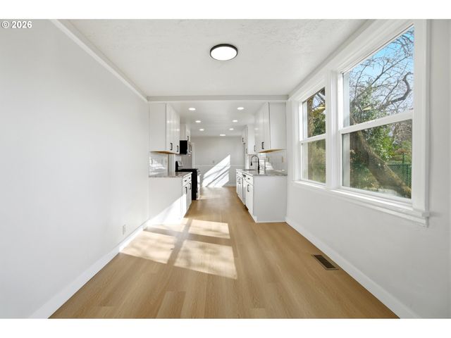 2542 Se 18TH Ave, Portland, OR 97202