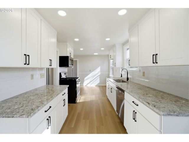 2542 Se 18TH Ave, Portland, OR 97202