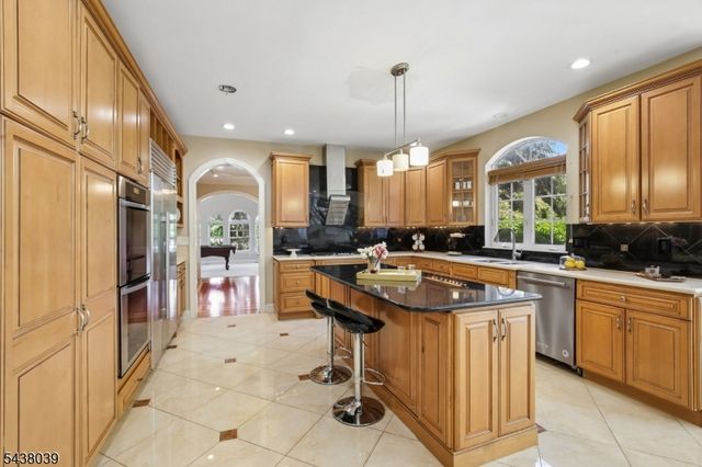 11 Valley Wood Dr, Franklin Twp., NJ 08873