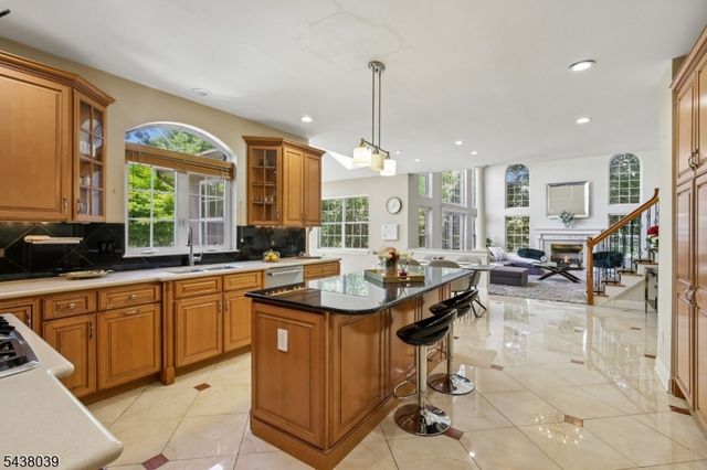 11 Valley Wood Dr, Franklin Twp., NJ 08873