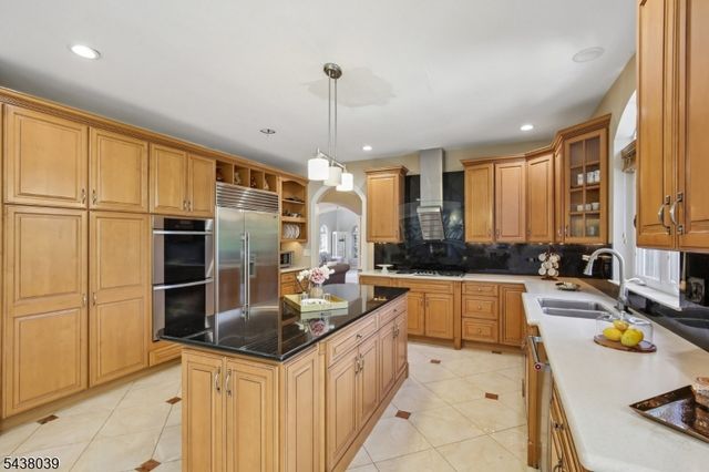 11 Valley Wood Dr, Franklin Twp., NJ 08873