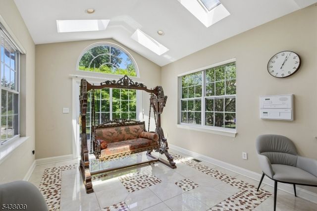11 Valley Wood Dr, Franklin Twp., NJ 08873