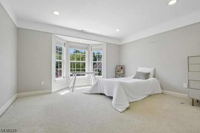 11 Valley Wood Dr, Franklin Twp., NJ 08873