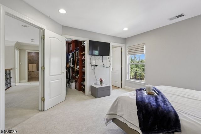 11 Valley Wood Dr, Franklin Twp., NJ 08873
