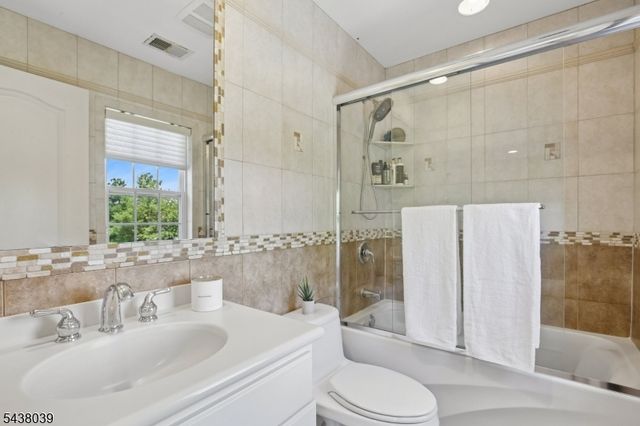 11 Valley Wood Dr, Franklin Twp., NJ 08873