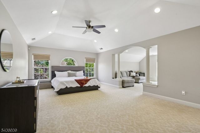 11 Valley Wood Dr, Franklin Twp., NJ 08873