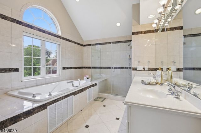11 Valley Wood Dr, Franklin Twp., NJ 08873