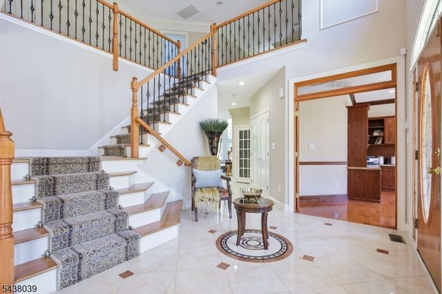 11 Valley Wood Dr, Franklin Twp., NJ 08873