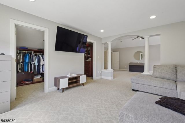 11 Valley Wood Dr, Franklin Twp., NJ 08873