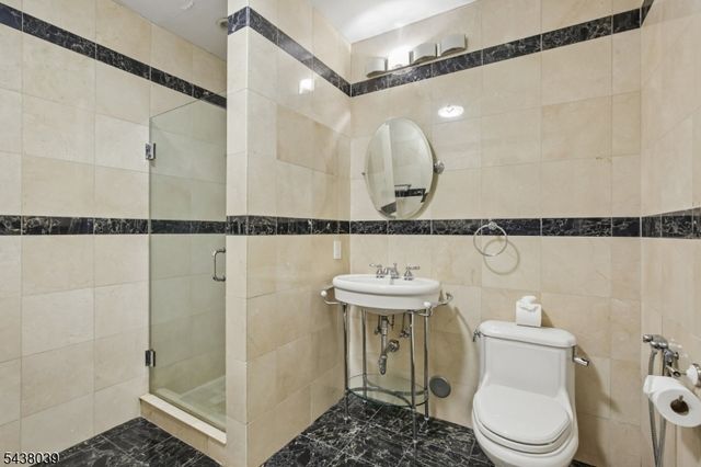11 Valley Wood Dr, Franklin Twp., NJ 08873