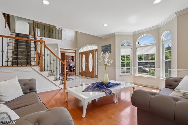 11 Valley Wood Dr, Franklin Twp., NJ 08873
