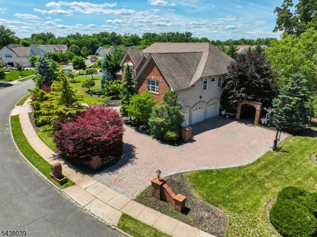 11 Valley Wood Dr, Franklin Twp., NJ 08873