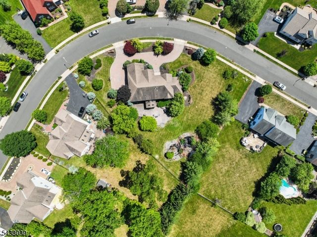 11 Valley Wood Dr, Franklin Twp., NJ 08873